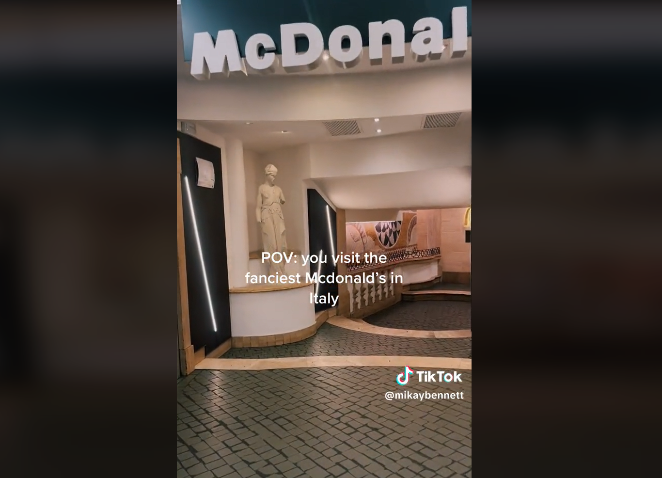 Мрамор, статуи и мозаика: как выглядит самый шикарный в мире МакДональдз (фото и видео)